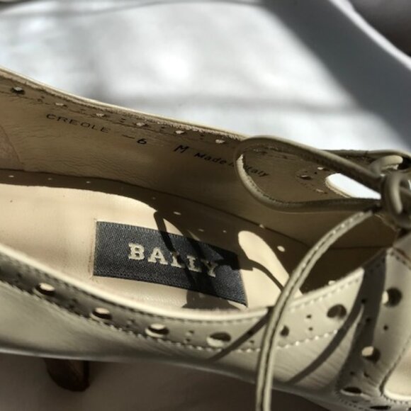 Vintage Bally cream heeled shoes size 6M - Picture 2 of 2